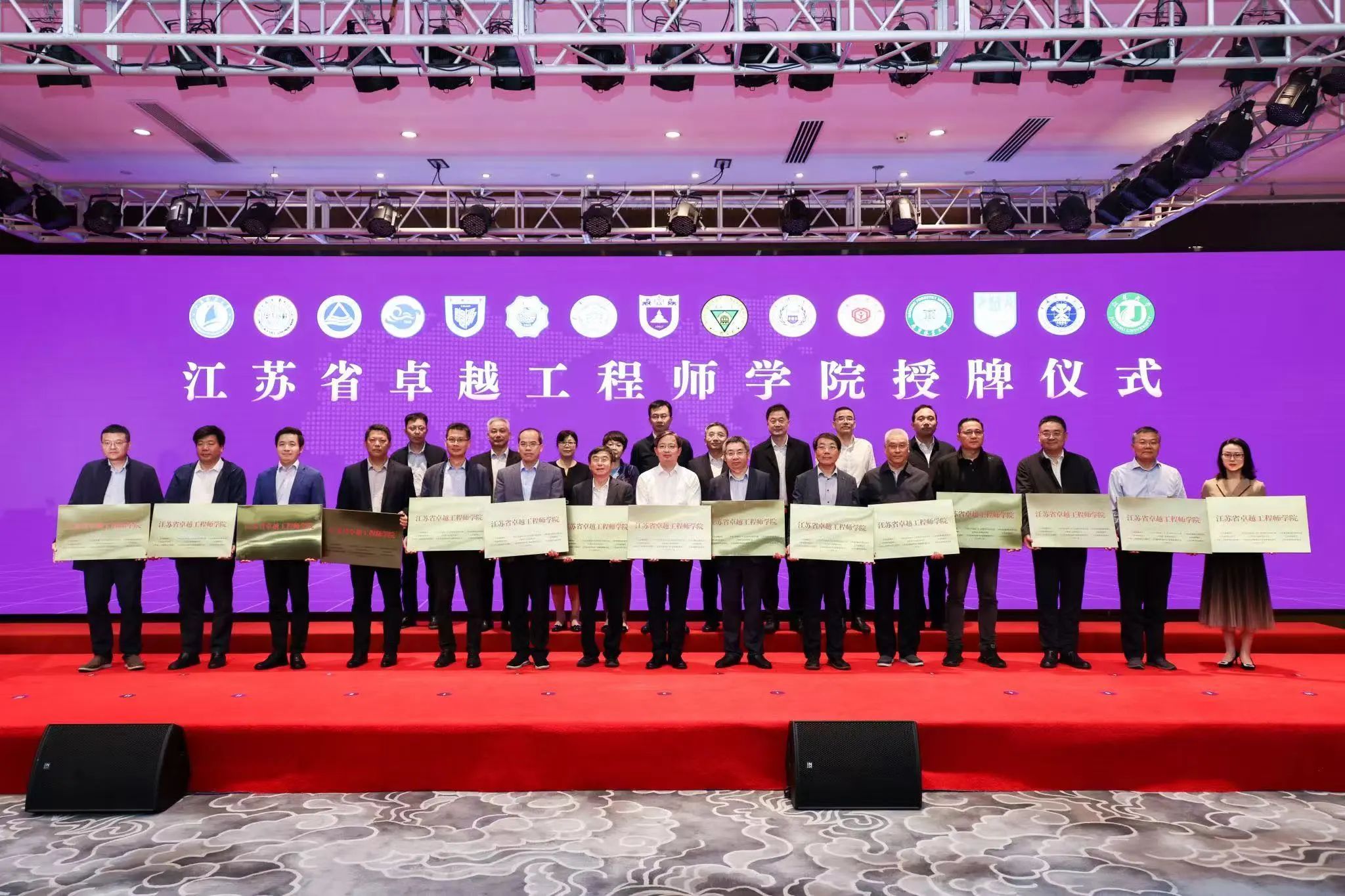 1729214323686024815.jpg 4dc90df0e852080fb4ac8d86e1d5c948.jpg